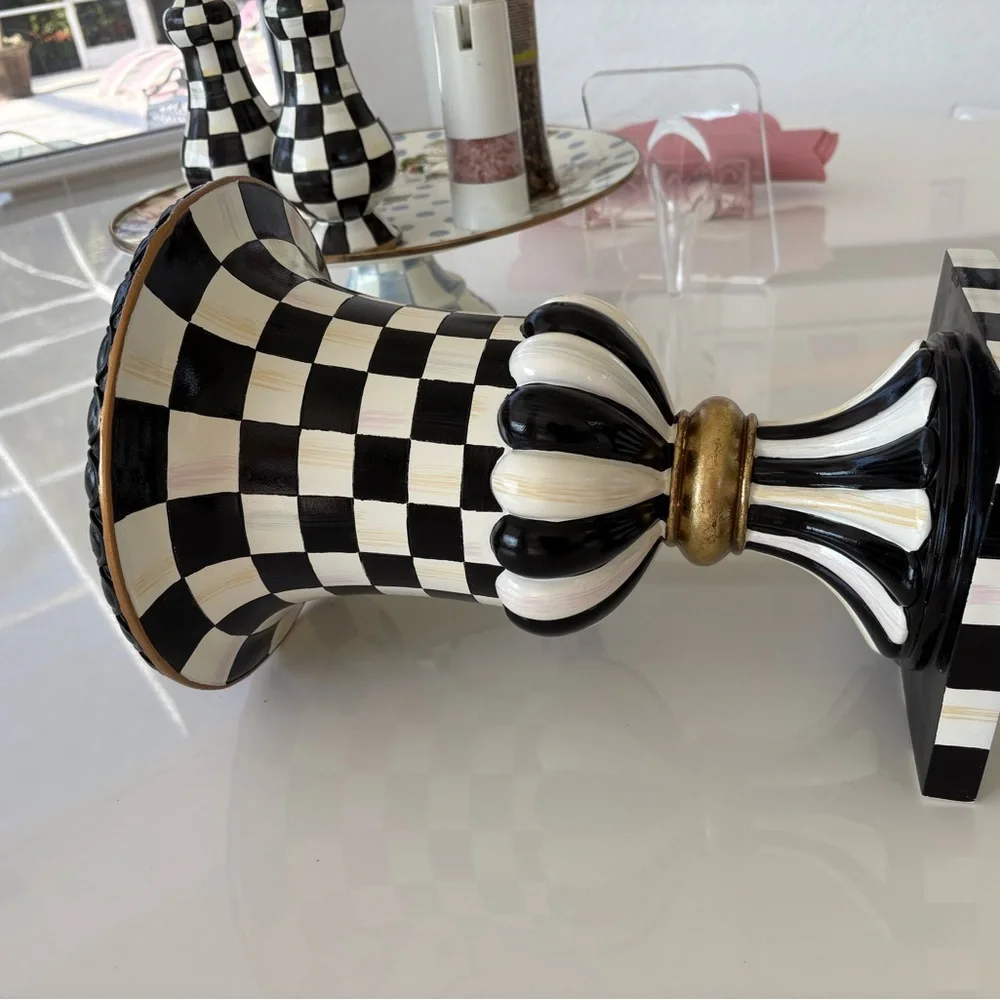 Mackenzie Childs Pedestal Urn courtly check blk/white - Picture 4 of 5